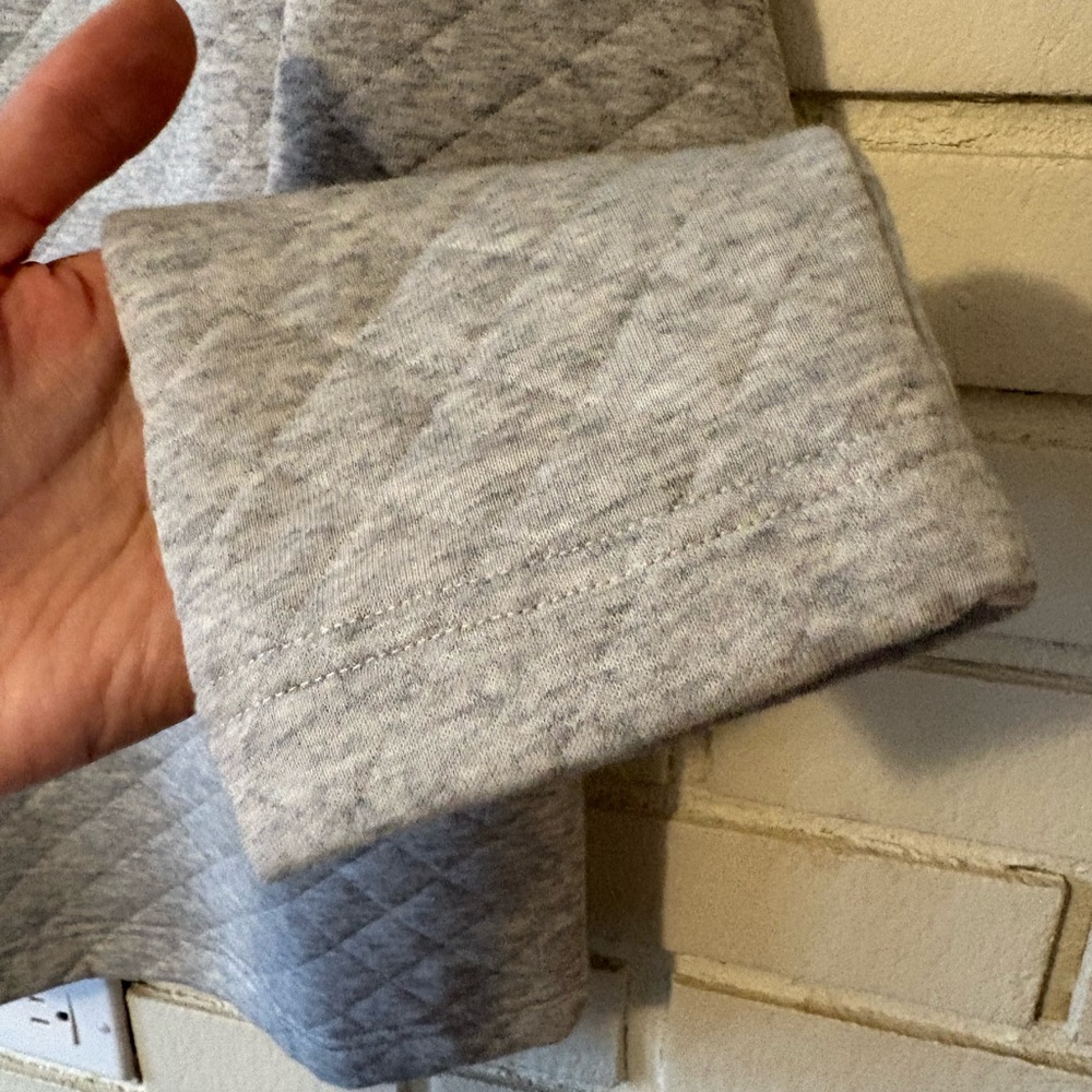 NWT Eddie Bauer Light Gray Quilted Top | Womens Medium - Picture 8 of 8